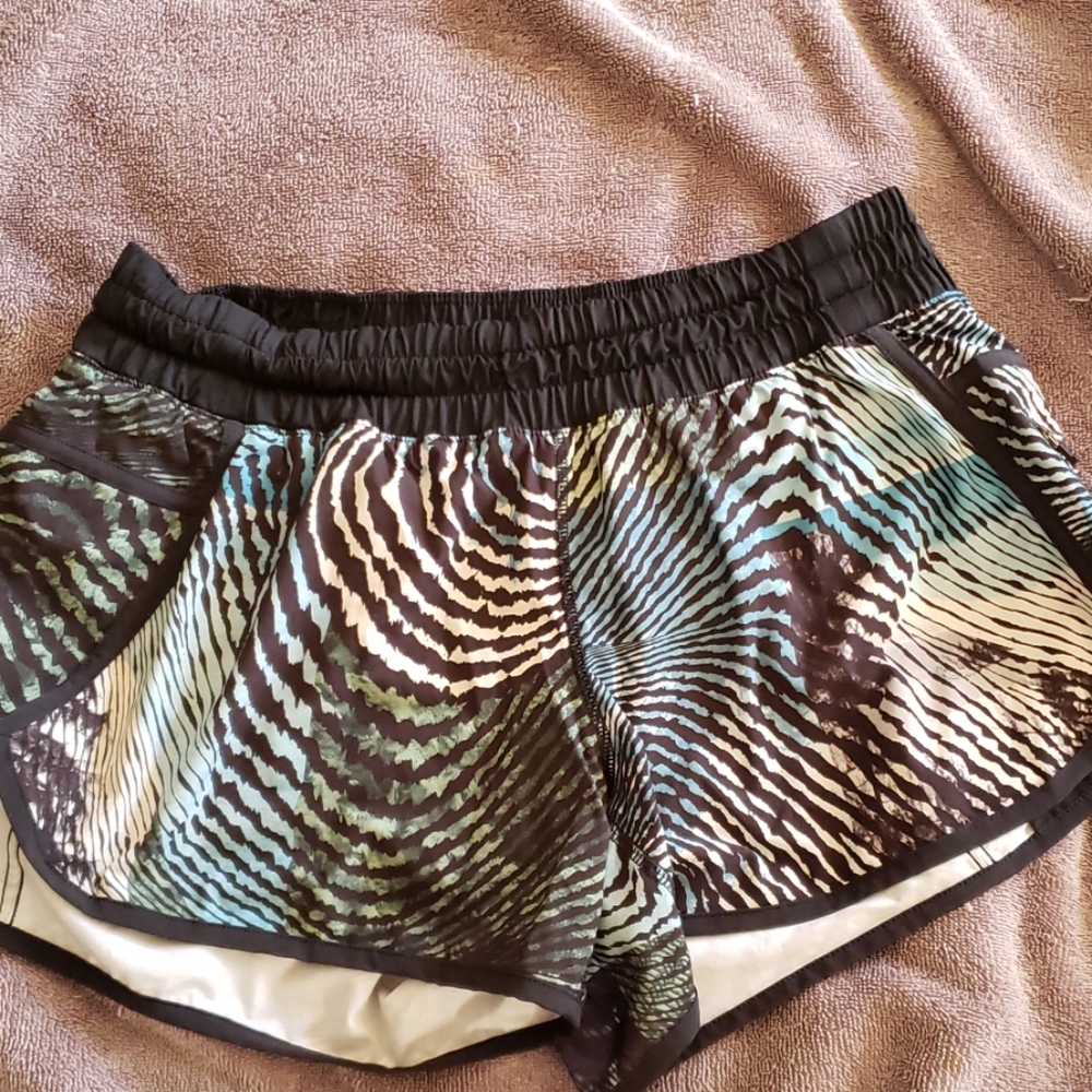 Guc lululemon seaweeze tracker shorts